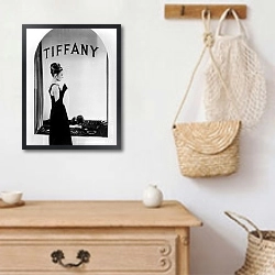 «Hepburn, Audrey (Breakfast At Tiffany's) 4» в интерьере в стиле ретро над комодом