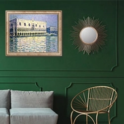 «The Ducal Palace, Venice, 1908» в интерьере классической гостиной с зеленой стеной над диваном