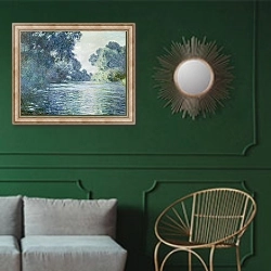 «Branch of the Seine near Giverny, 1897» в интерьере классической гостиной с зеленой стеной над диваном