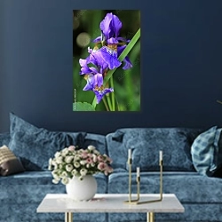 «Синий ирис» в интерьере современной гостиной в синем цвете