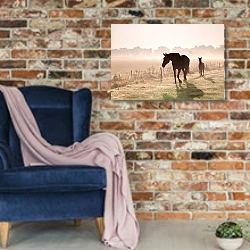 «Лошадь в тумане» в интерьере в стиле лофт с кирпичной стеной и синим креслом