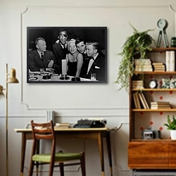 «Монро Мерелин 3» в интерьере кабинета в стиле ретро над столом