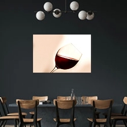 «Бокал красного вина 1» в интерьере столовой с черными стенами