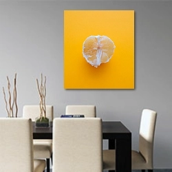 «Очищенный апельсин на желтом фоне» в интерьере современной кухни над столом