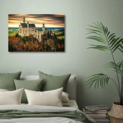 «Замок Нойшванштайн под вечерним осенним небом» в интерьере современной спальни в зеленых тонах