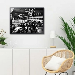«История в черно-белых фото 942» в интерьере гостиной в скандинавском стиле над комодом
