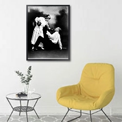 «История в черно-белых фото 252» в интерьере комнаты в скандинавском стиле с желтым креслом