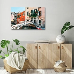 «Венецианский канал с мостиком» в интерьере современной комнаты над комодом