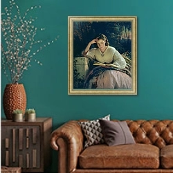 «Reading, 1863 2» в интерьере гостиной с зеленой стеной над диваном