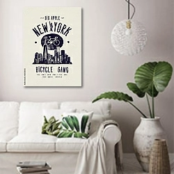 «Винтажный плакат с Нью-Йорком» в интерьере светлой гостиной в скандинавском стиле над диваном