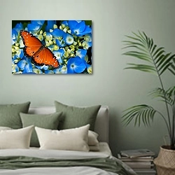 «Бабочка на цветке гортензии» в интерьере современной спальни в зеленых тонах