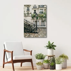 «Франция, Париж, старая улочка с фонарем и велосипедом» в интерьере современной комнаты над креслом