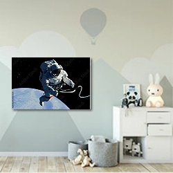 «Астронавт» в интерьере детской комнаты для мальчика с росписью на стенах