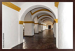Постер Большое желто-белое здание в стиле барокко в Антигуа, Гватемала