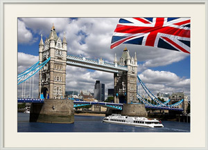 Постер под стеклом Англия, Лондон. Тауэрский мост, корабль и флаг