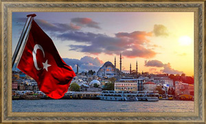 Постер Турция, Стамбул. Вид на набережную и турецкий флаг 2
