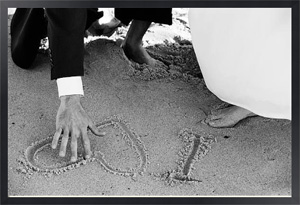 Ретро фотография Сердце на песке